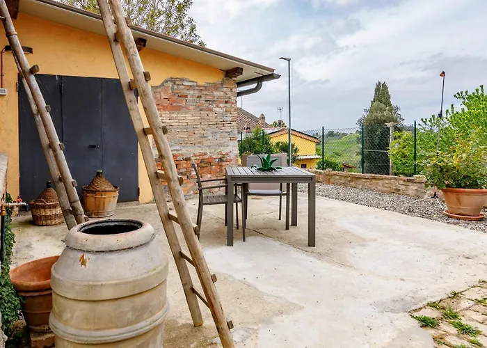 Guesthost - Podere Rural Chic - Garden & Parking