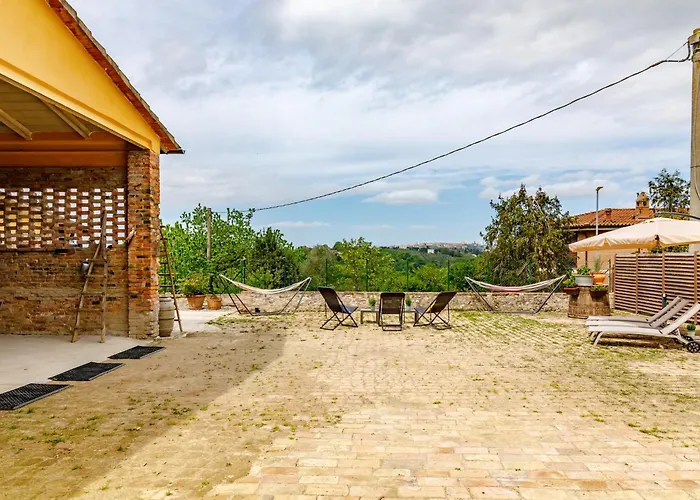 Guesthost - Podere Rural Chic - Garden & Parking Apartman Siena